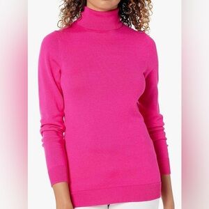 79. NWT Women's Lightweight Long-Sleeve Turtleneck Sweater